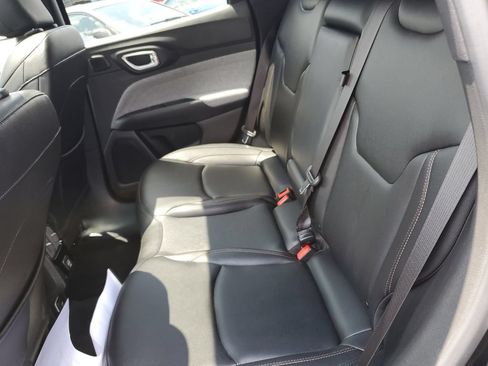 Used 2024 Jeep Compass Latitude w/ Sun and Sound Group AWD/4WD image 13