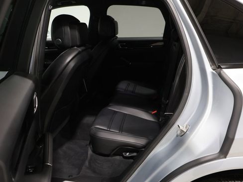 Used 2022 Porsche Cayenne AWD/4WD image 15