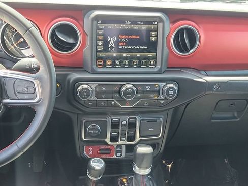 Used 2023 Jeep Gladiator Rubicon w/ LED Lighting Group AWD/4WD image 17