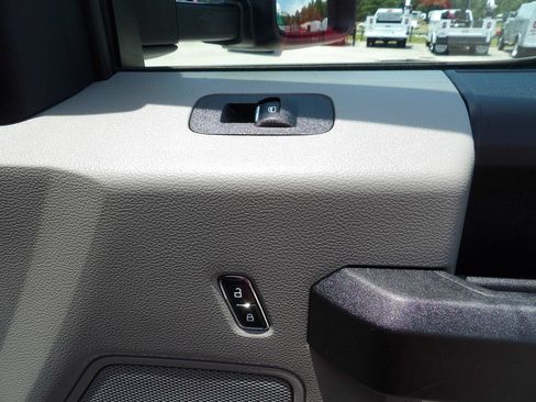 Used 2017 Ford F550 2WD Regular Cab Super Duty image 31