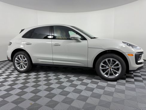 Certified 2026 Porsche Macan AWD/4WD image 8