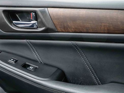 Used 2018 Subaru Outback 3.6R Limited image 16