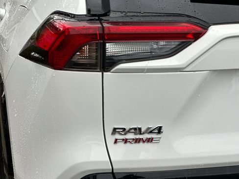 Used 2023 Toyota RAV4 SE w/ Weather & Moonroof Package image 26