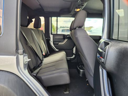 Used 2018 Jeep Wrangler Unlimited Sport S image 37