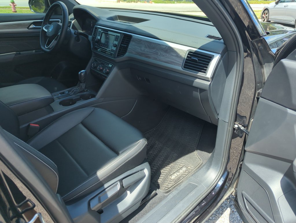 Used 2023 Volkswagen Atlas Cross Sport SE FWD image 34