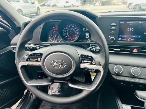 Used 2021 Hyundai Elantra SE image 29