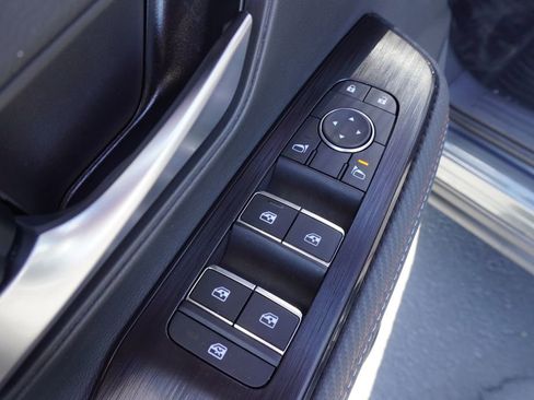 New 2025 Nissan Kicks SR image 15