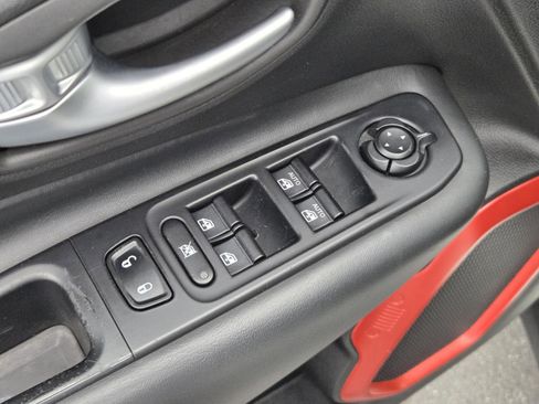 Certified 2019 Jeep Renegade Trailhawk image 22