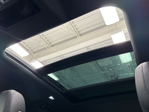 Used 2023 Land Rover Defender 110 X-Dynamic SE image 40