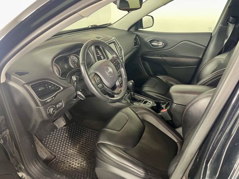 Used 2019 Jeep Cherokee Trailhawk w/ Cold Weather Group image 11