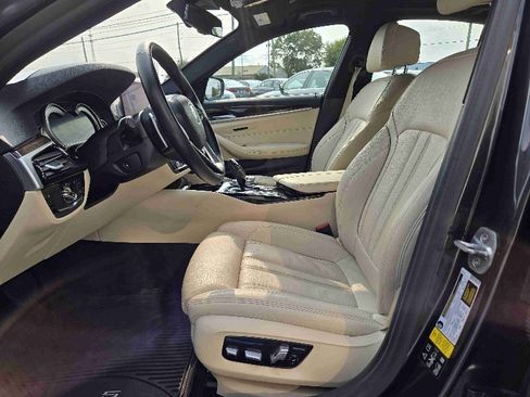 Used 2019 BMW 530i xDrive w/ Convenience Package image 9