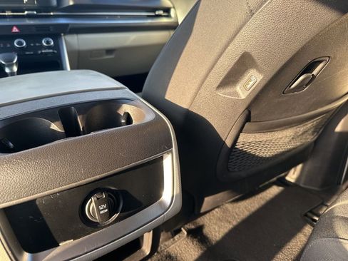 Used 2022 Kia Carnival LX image 14