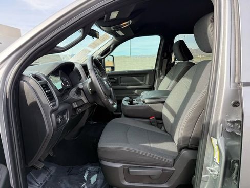 Used 2024 RAM 2500 Tradesman w/ Chrome Appearance Group image 11