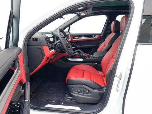 New 2026 Porsche Cayenne image 17