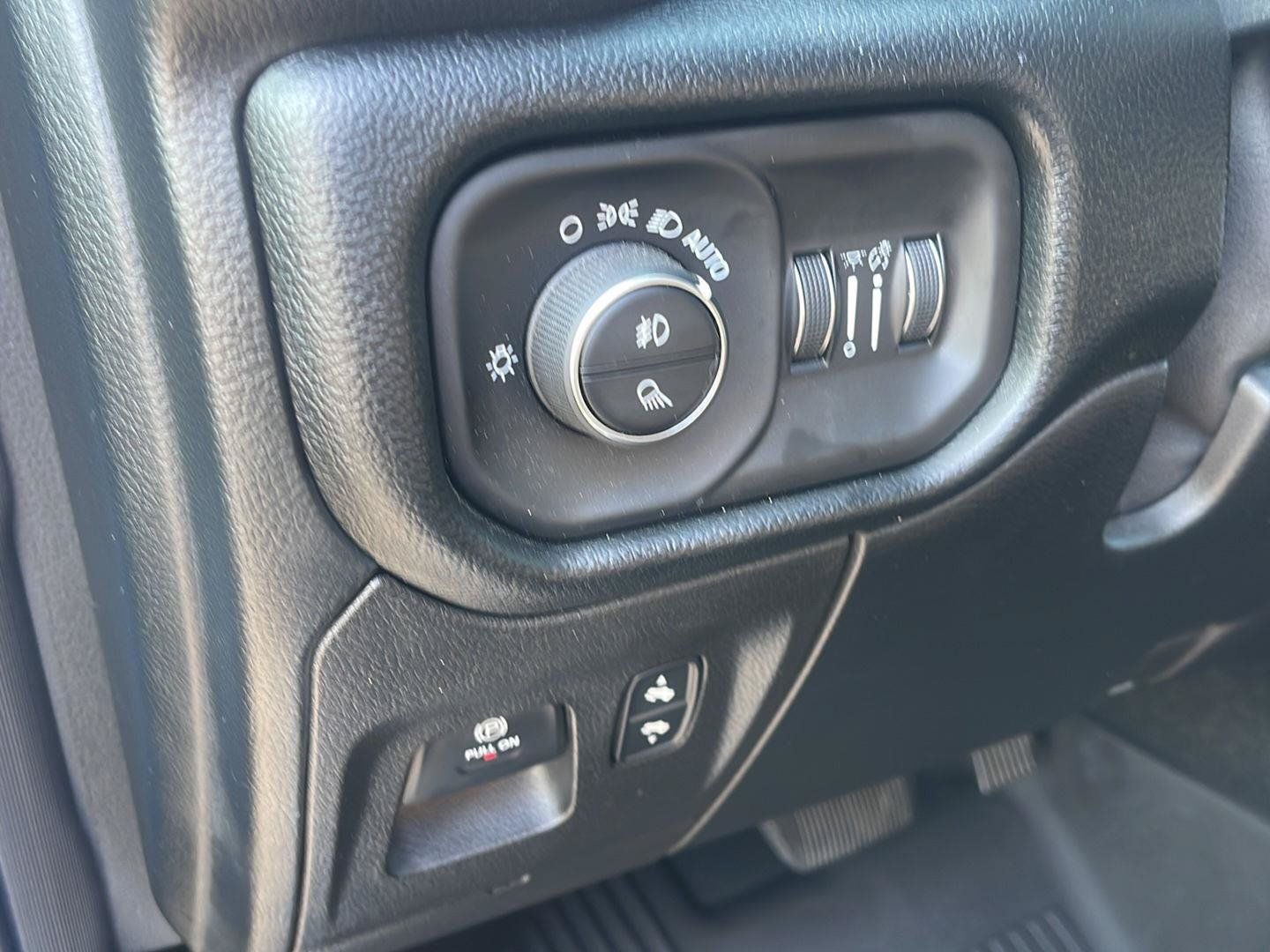 Used 2020 RAM 1500 Laramie w/ Sport Appearance Package AWD/4WD image 18