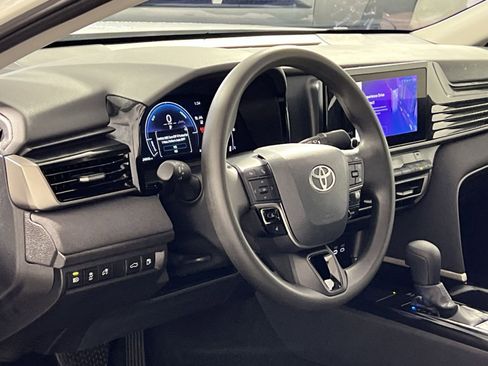 Used 2025 Toyota Camry LE image 16