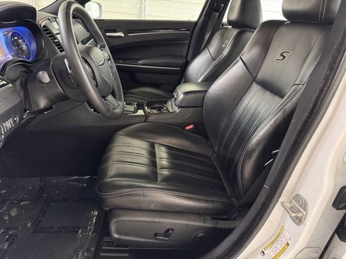 Used 2023 Chrysler 300 S RWD image 9