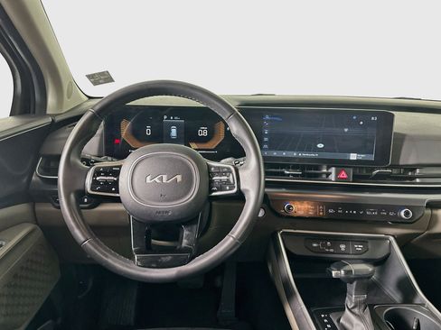 Used 2025 Kia Carnival FWD image 17