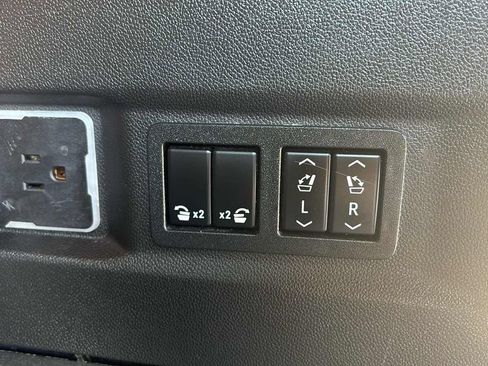 Used 2022 Chevrolet Tahoe RST w/ Luxury Package image 39