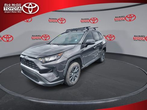 Used 2019 Toyota RAV4 LE w/ Carpet Mat Package image 4