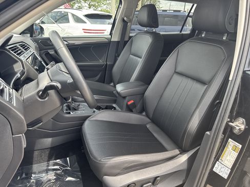Certified 2022 Volkswagen Tiguan SE w/ Panoramic Sunroof Package FWD image 21