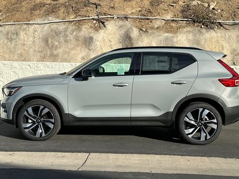 New 2025 Volvo XC40 B5 Plus w/ Climate Package image 7