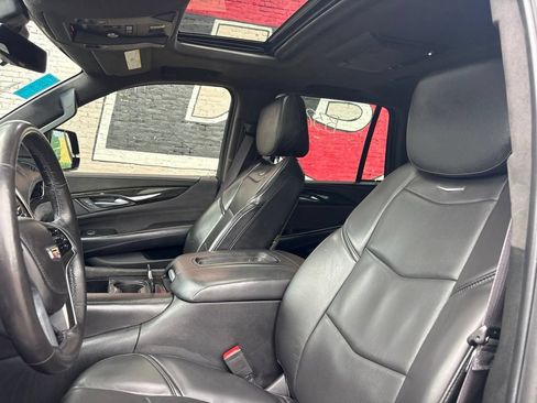 Used 2017 Cadillac Escalade Platinum AWD/4WD image 14