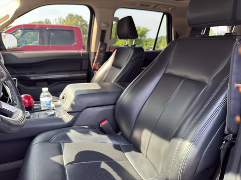 Used 2022 Ford Expedition XLT AWD/4WD image 5