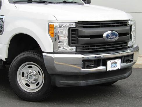 Used 2017 Ford F250 XL w/ Power Equipment Group AWD/4WD image 5