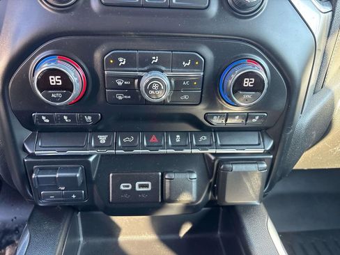 Used 2022 Chevrolet Silverado 2500 LTZ w/ LTZ Convenience Package image 18