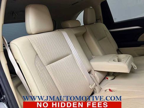 Used 2017 Toyota Highlander Plus AWD/4WD image 20