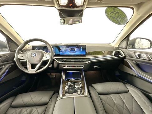 Used 2025 BMW X7 xDrive40i w/ Premium Package image 3