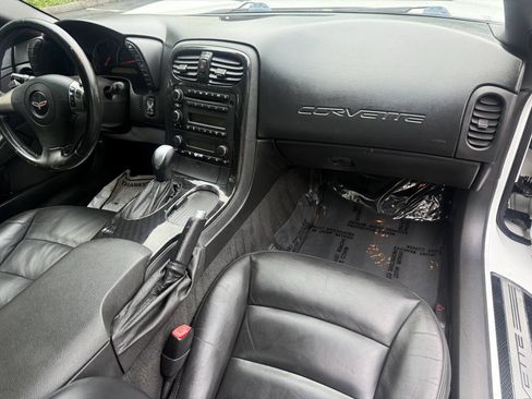 Used 2010 Chevrolet Corvette Convertible w/ 1LT RWD image 18