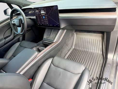 Used 2024 Tesla Model X Base image 36