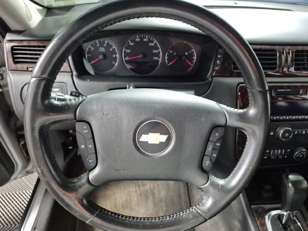 Used 2012 Chevrolet Impala LTZ FWD image 11