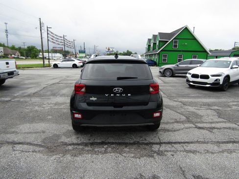 Used 2022 Hyundai Venue SEL FWD image 6