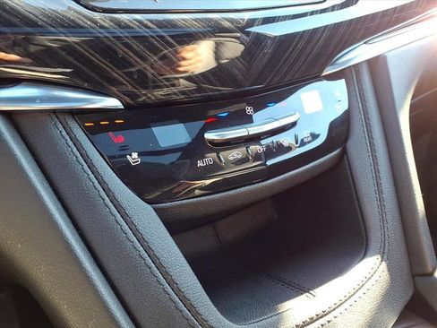 Used 2025 Cadillac XT6 Premium Luxury image 26