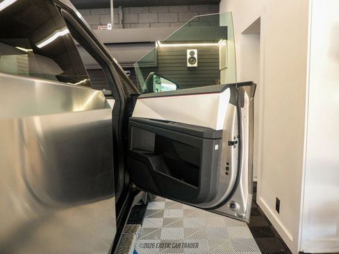 Used 2024 Tesla Cybertruck AWD Crew Cab image 22