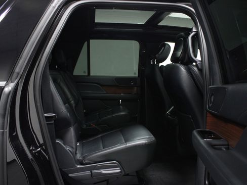 Used 2023 Lincoln Navigator L 2WD image 16