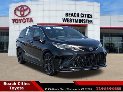 Certified 2021 Toyota Sienna XSE w/ XSE Plus Package FWD image 1