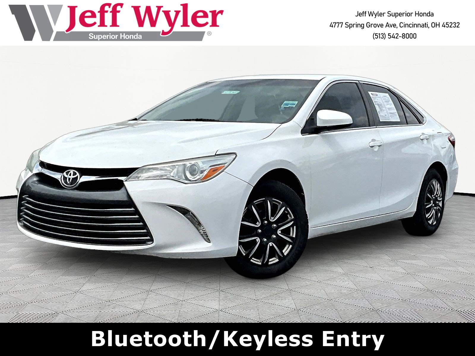 Used 2015 Toyota Camry LE FWD image 1