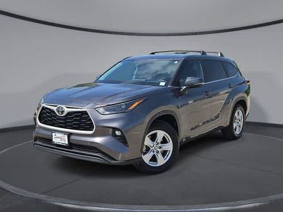 Used 2024 Toyota Highlander LE