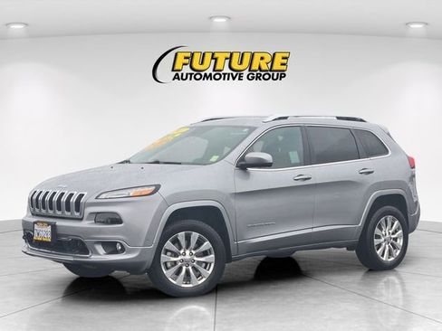 Used 2017 Jeep Cherokee Overland w/ Technology Group image 10