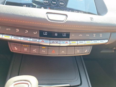 Used 2019 Cadillac XT4 Premium Luxury w/ Technology Package image 27