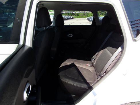 Used 2018 Kia Soul image 18