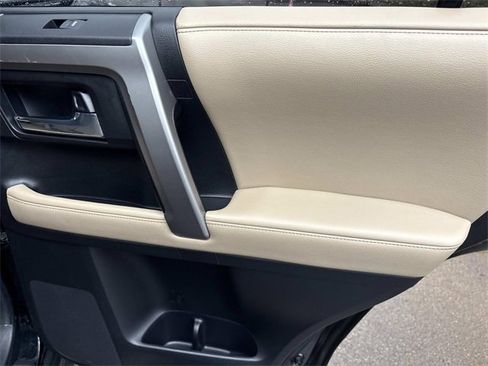 Used 2016 Toyota 4Runner SR5 Premium image 19