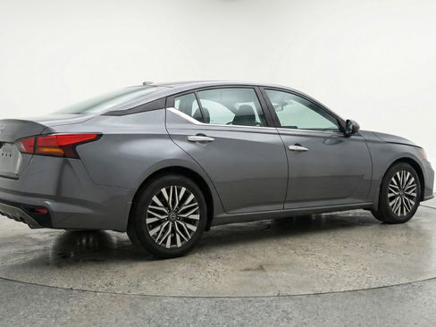 Used 2025 Nissan Altima 2.5 SV FWD image 9