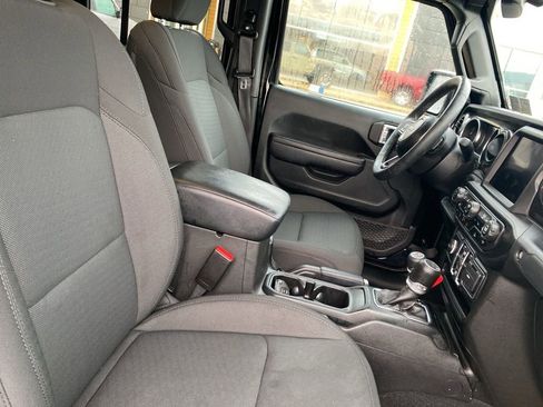 Certified 2022 Jeep Gladiator Sport image 9