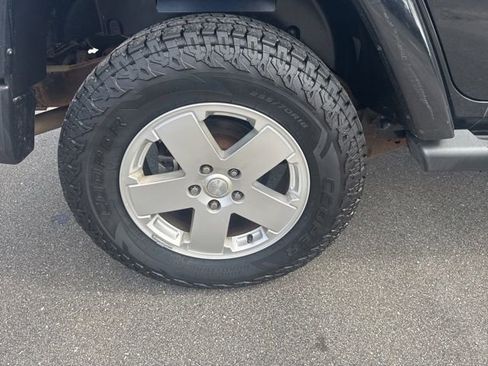 Used 2011 Jeep Wrangler Unlimited Sahara w/ Connectivity Group image 23