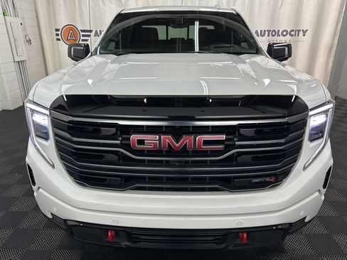 Used 2025 GMC Sierra 1500 AT4 w/ AT4 Premium Package AWD/4WD image 4